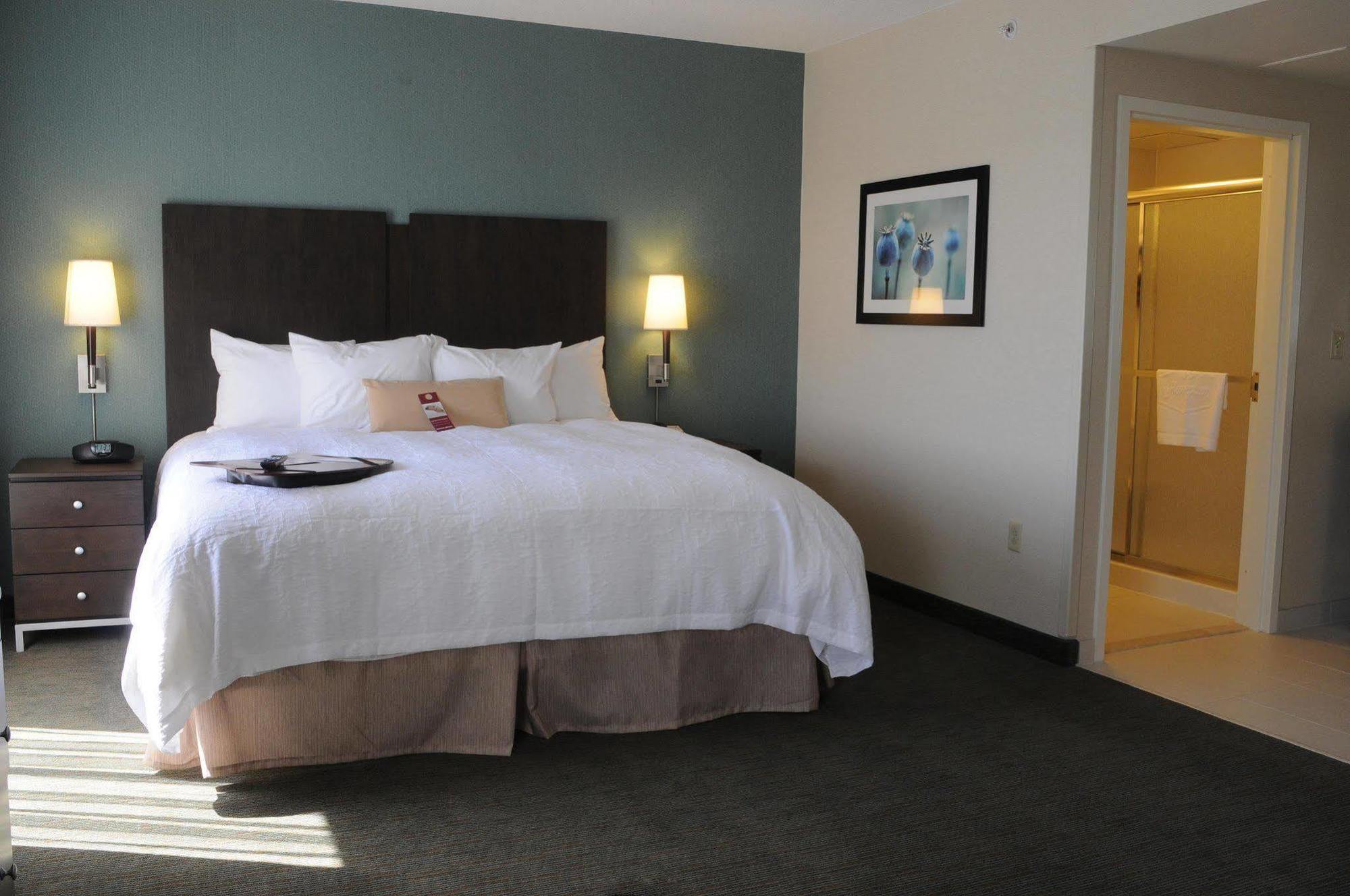 Hampton Inn & Suites By Hilton Dartmouth - Галифакс Номер фото